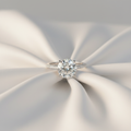 Diamant forlovelsesring på hvit silke